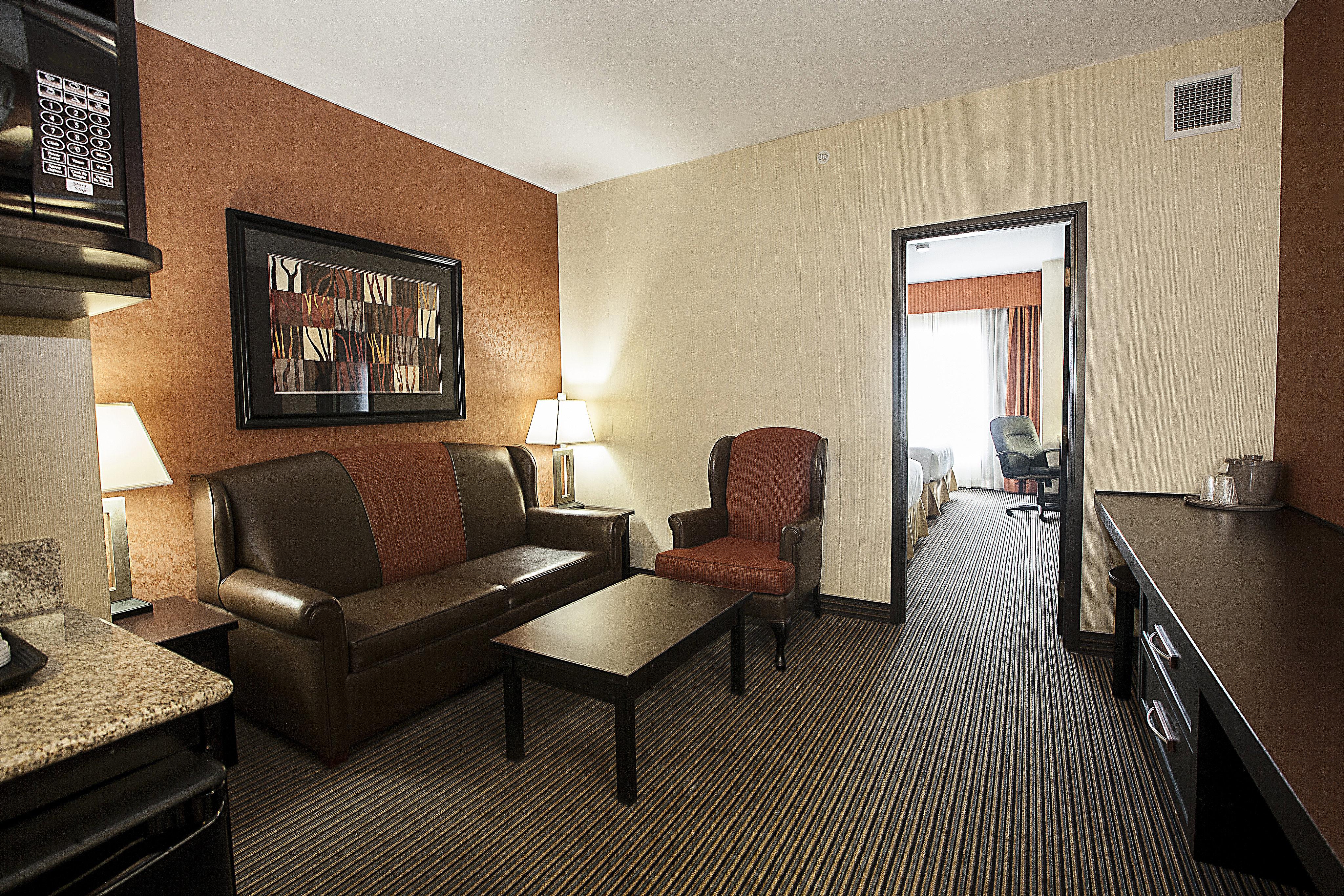 Holiday Inn Express Airport Calgary By Ihg Экстерьер фото