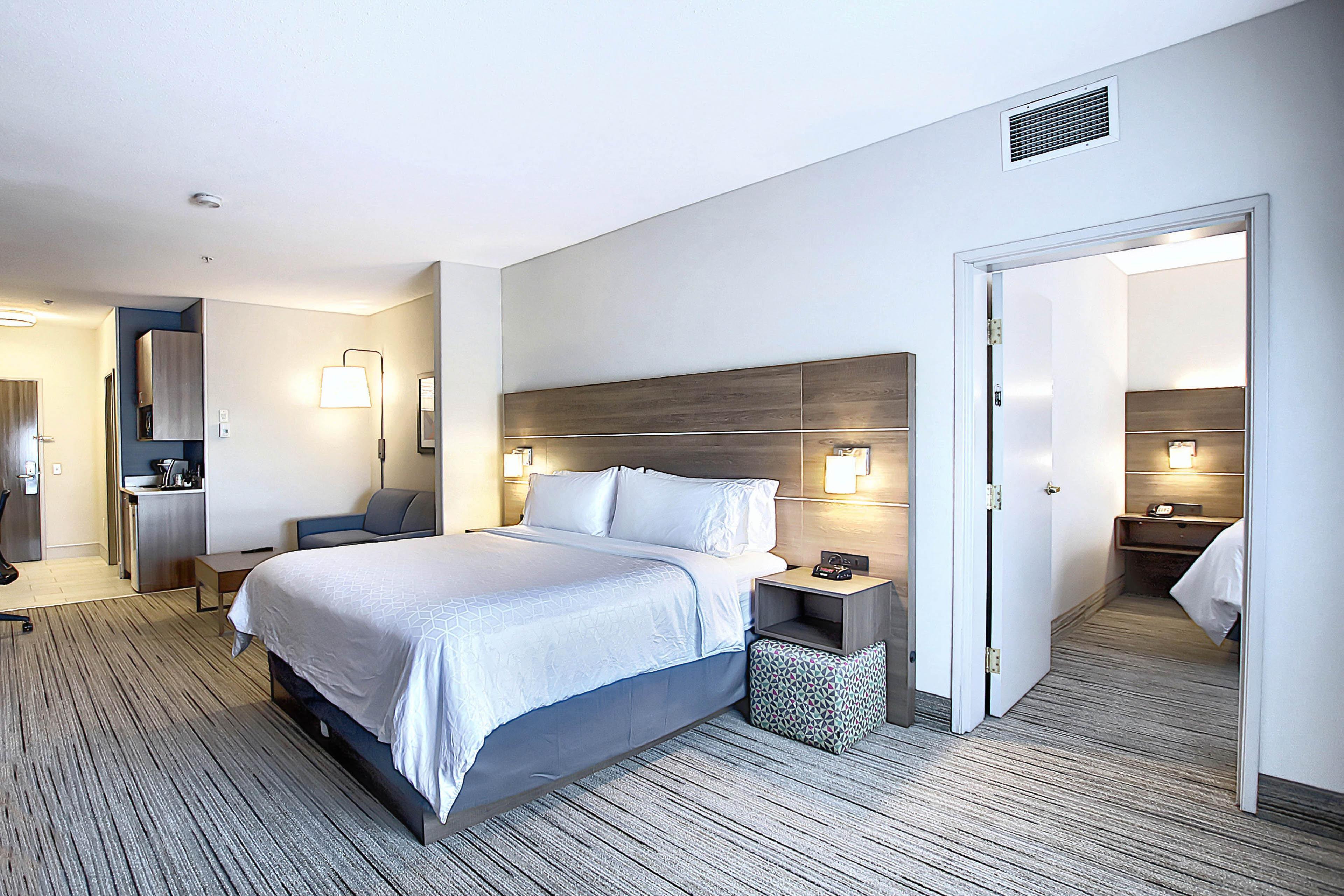 Holiday Inn Express Airport Calgary By Ihg Экстерьер фото