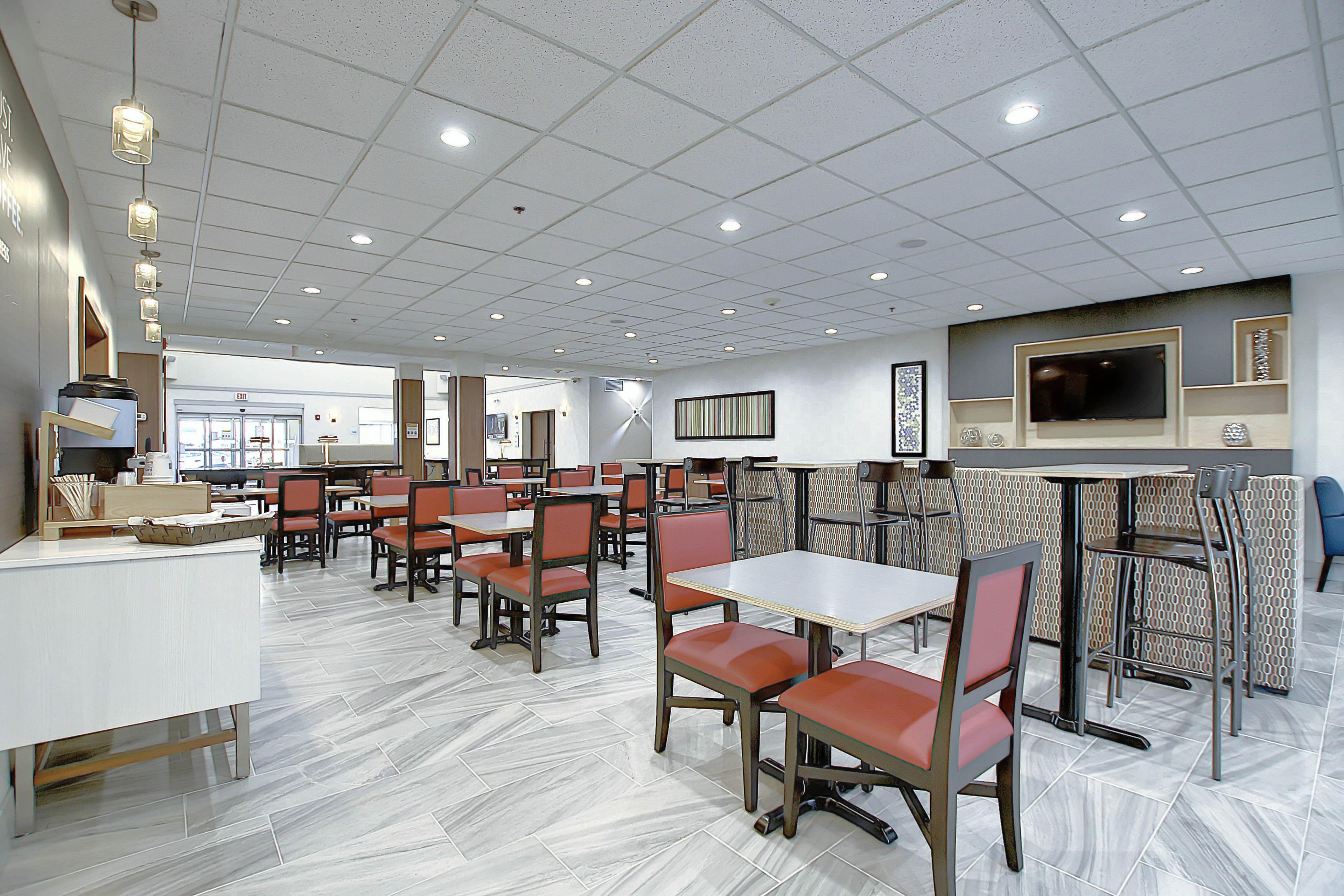Holiday Inn Express Airport Calgary By Ihg Экстерьер фото